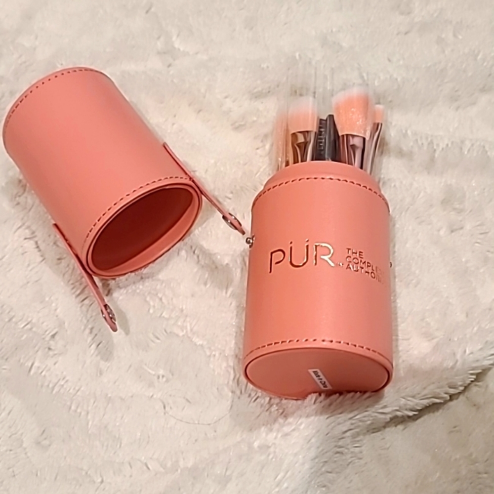 Pur makeup brush set with leatherette case